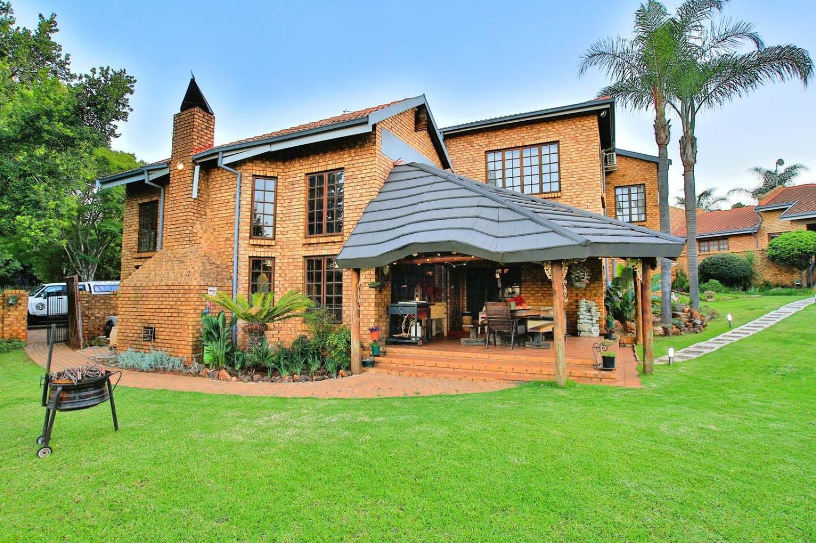 Mereke Manor Hotel Centurion Bagian luar foto