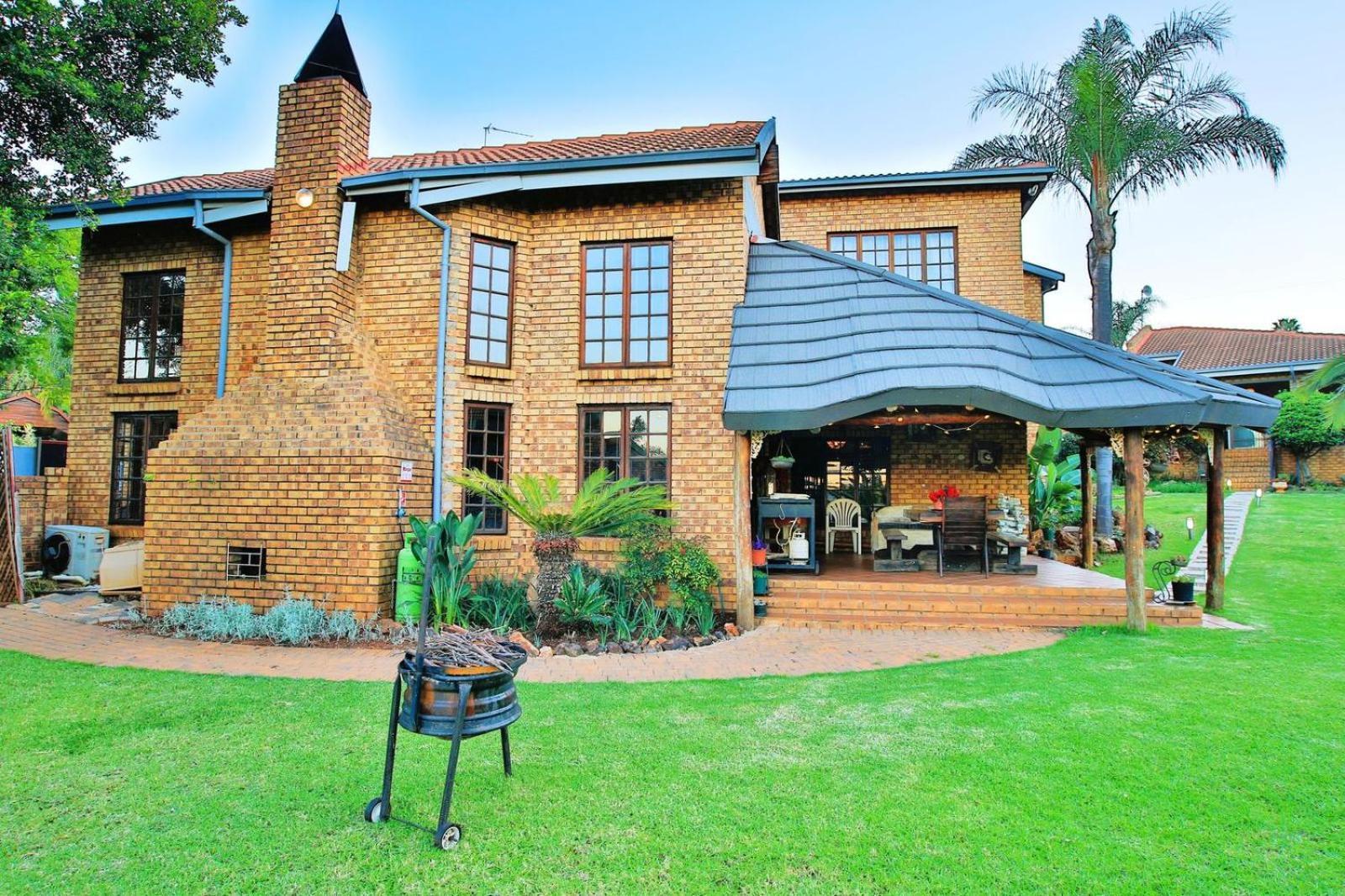 Mereke Manor Hotel Centurion Bagian luar foto