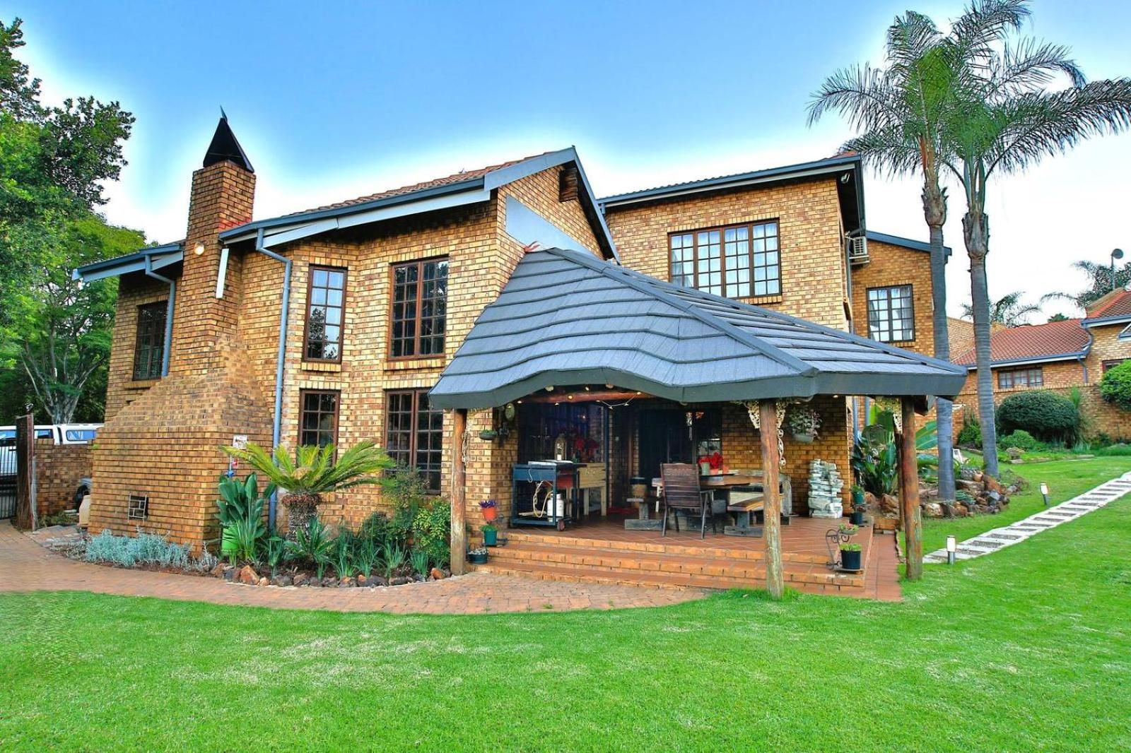 Mereke Manor Hotel Centurion Bagian luar foto